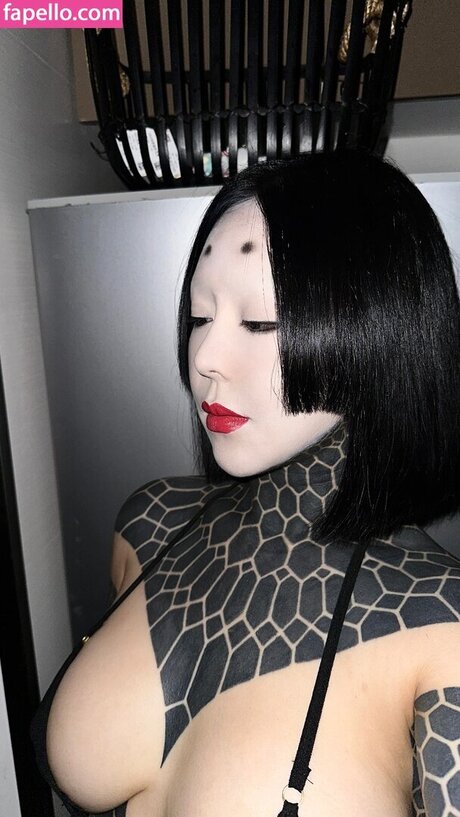 18歳のオンリーファンズ ポルノグラフィック 写真