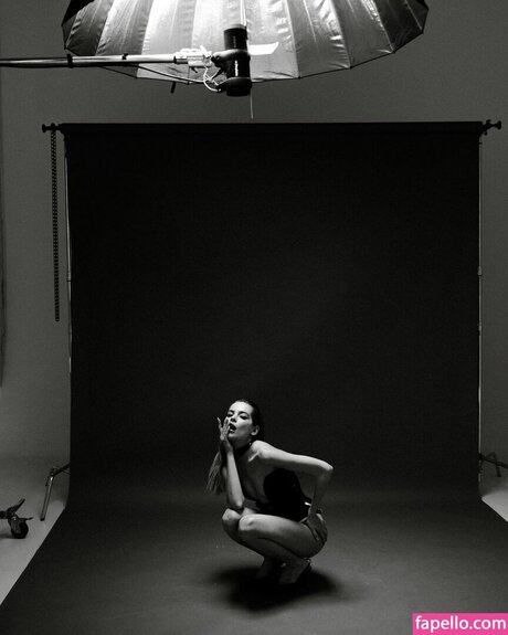 黒檀の猫オンリーファンズ 美しい裸 写真