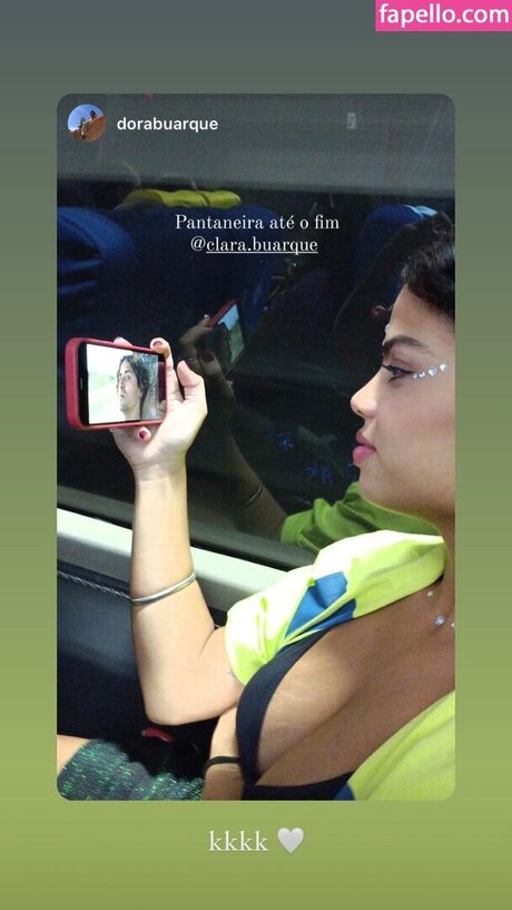 Clara Buarque トップ女優 ギャラリー