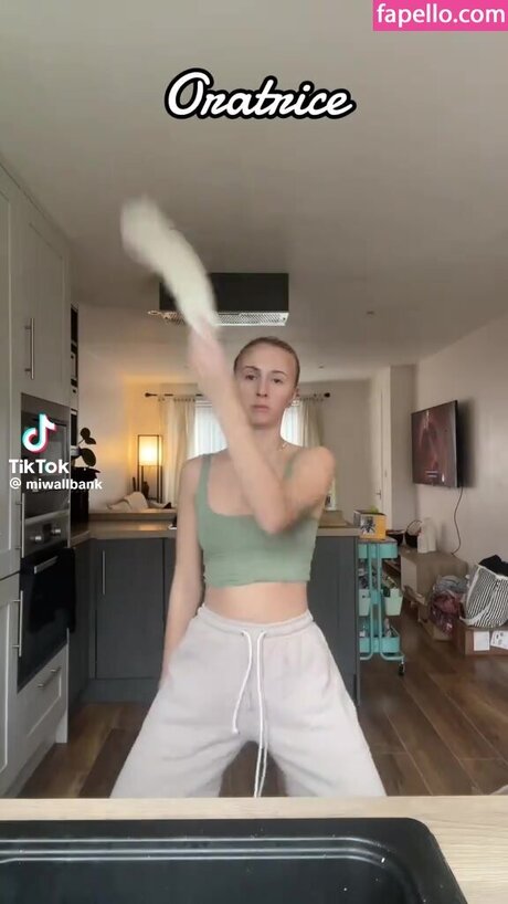 熟女乱交OnlyFans 無料 写真