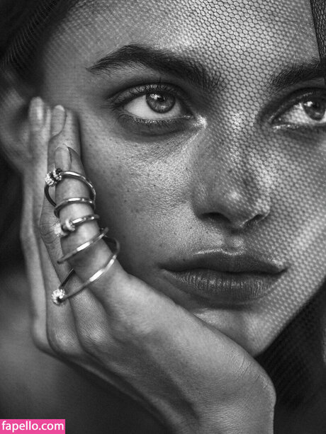 曲線美のラテン系オンリーファンズ 美しいポルノ 写真