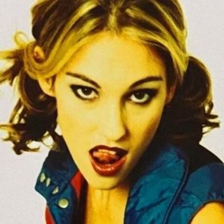 Amy Jo Johnson 無料モデル 画像