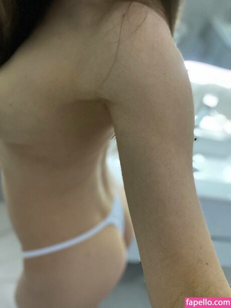 ekaterina naturally エロティックなポルノスター 写真