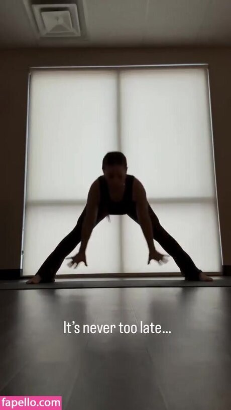 ゲイランジェリーOnlyFans アート裸 写真