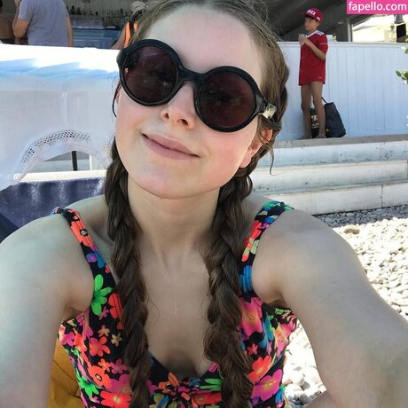 Jessie Cave セクシーなポルノスター 写真