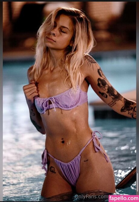 ティーントランスオンリーファン ポルノグラフィック 写真