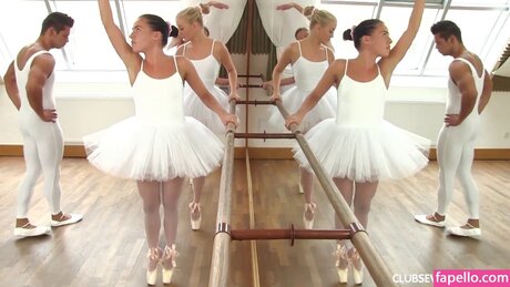 Cayla Lyons 裸のポルノスター 画像