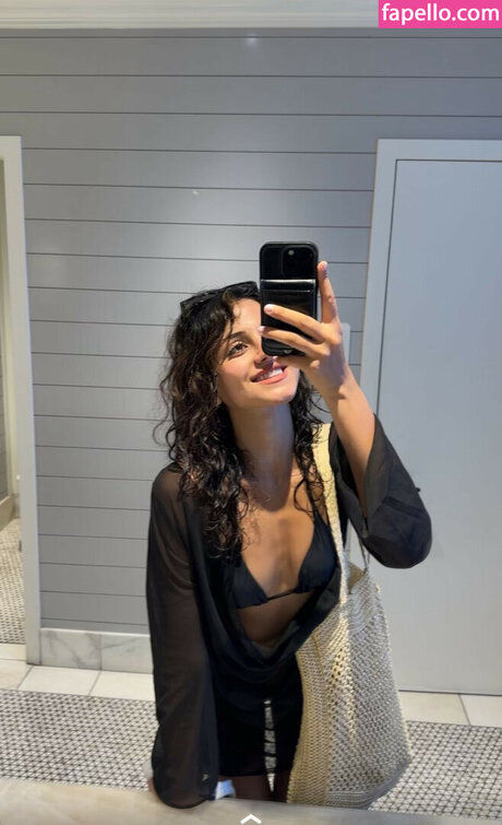 若い黒人女性オンリーファンズ アートxxx 画像