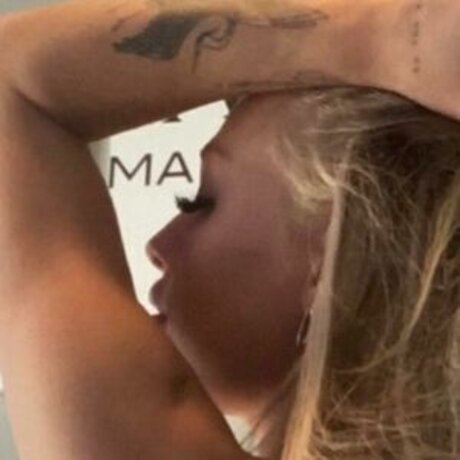 Kenzie Werner ポルノスター アート ギャラリー