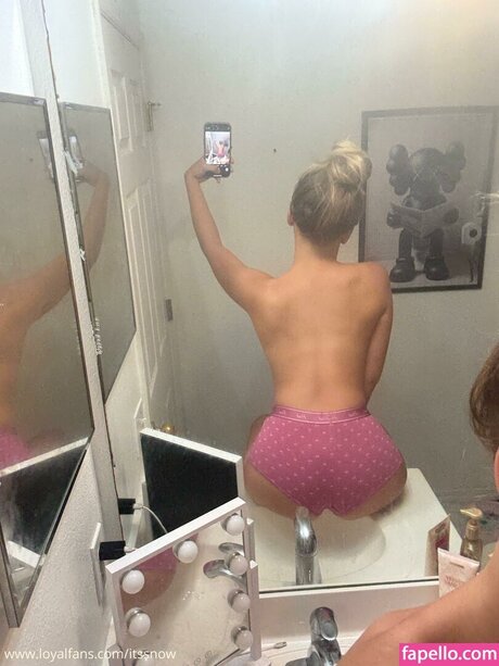 巨乳の黒人女性オンリーファンズ 美しいポルノ 写真