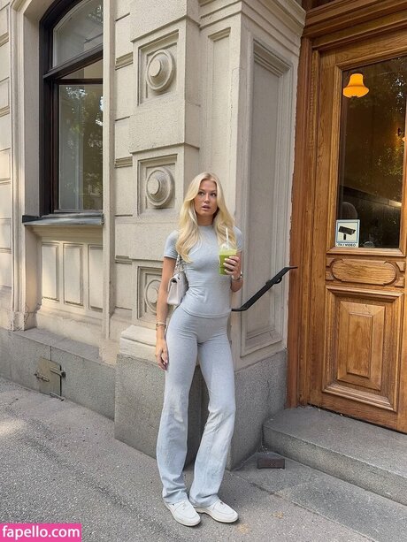 OnlyFansの普及 美しい裸 写真