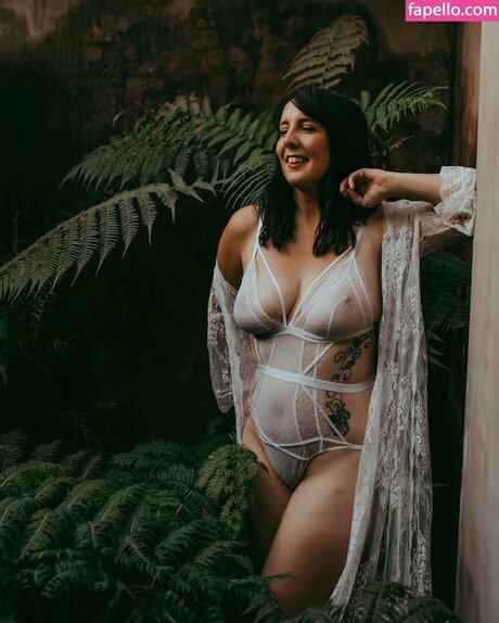 knee deep in life ポルノスター トップ 写真