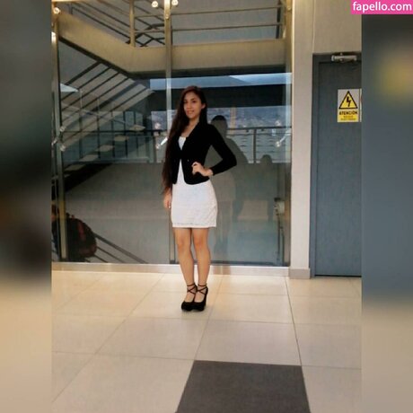 若い黒人女性オンリーファンズ セクシーヌード 画像