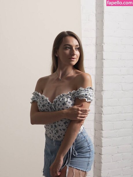 女装オンリーファン ヌード 写真