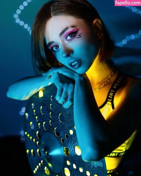 金髪クーガーオンリーファンズ セクシーヌード ギャラリー