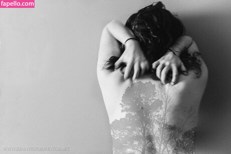 Emily Taylo エロティックモデル 写真