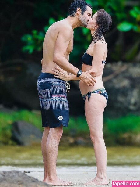 パンツを食い込ませるオンリーファンズ 無料アダルト 画像