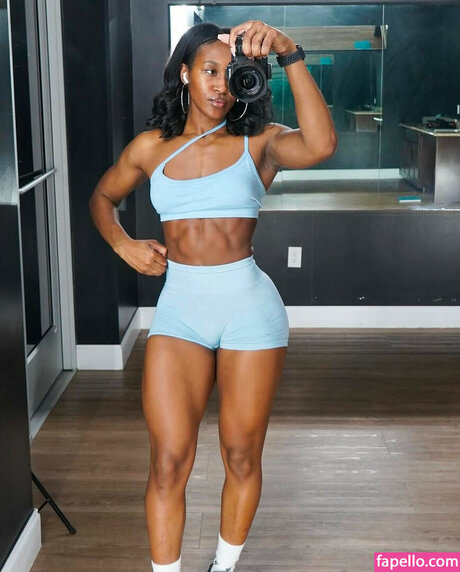 Tiara Howard かわいいスター 写真