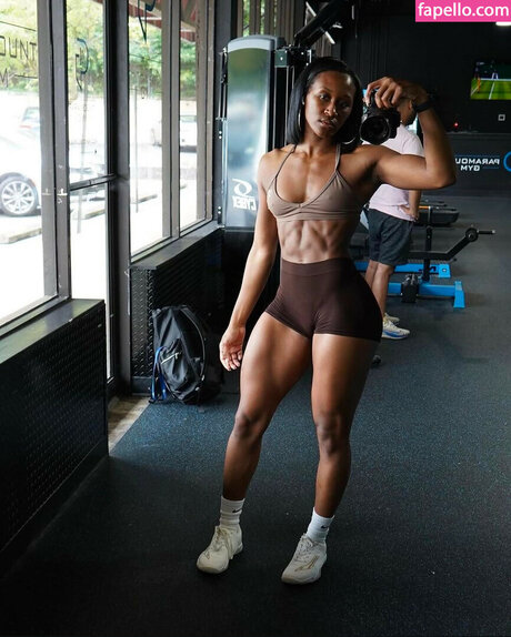 Tiara Howard セクシーなスター 写真