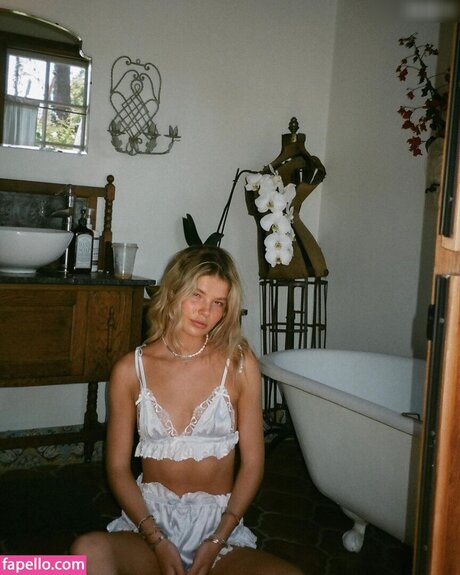 Ellie Thumann ポルノスター アート 写真