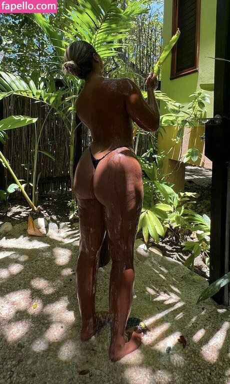 Natalie Gessey 裸のモデル 画像