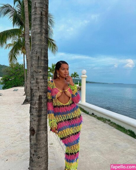 Natalie Gessey 美しいスター 写真