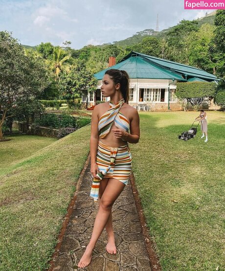 Tslanaxoxo ヌードモデル 写真