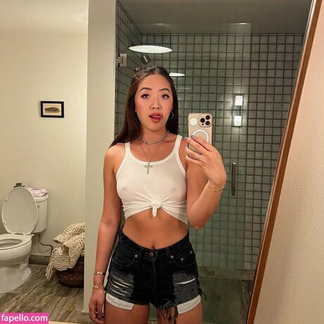 アジア人女性OnlyFans ポルノ 画像