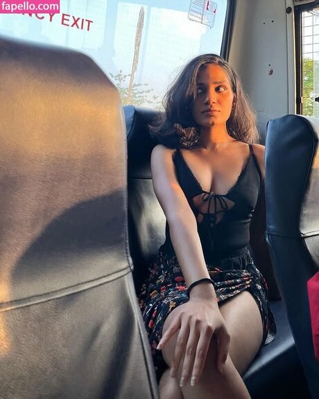 Toskaaa Bong Girl エロティックなモデル 写真