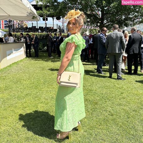 垂れ下がった熟女OnlyFans アートxxx 写真