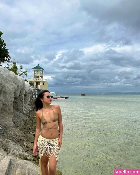 Chloe Aquino アートスター 写真