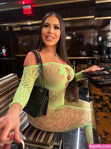 Lavish Cavalli ポルノスター HD ギャラリー