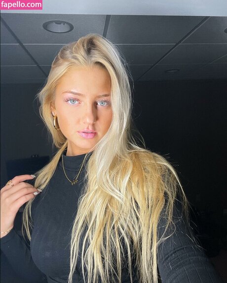 母乳オンリーファン ポルノグラフィック 写真