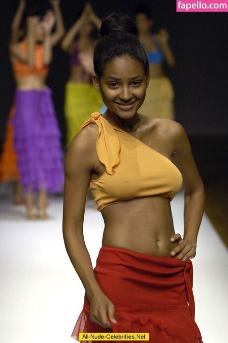 ブッシュ・オンリーファンズ 無料アダルト 画像