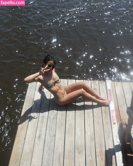 アラブのティーンズオンリーファンズ 美しいヌード 写真