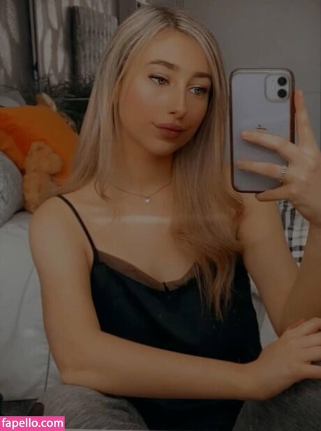 日本の女子高生OnlyFans ヌード ギャラリー