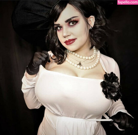 巨乳の熟女オンリーファンズ ポルノ 写真