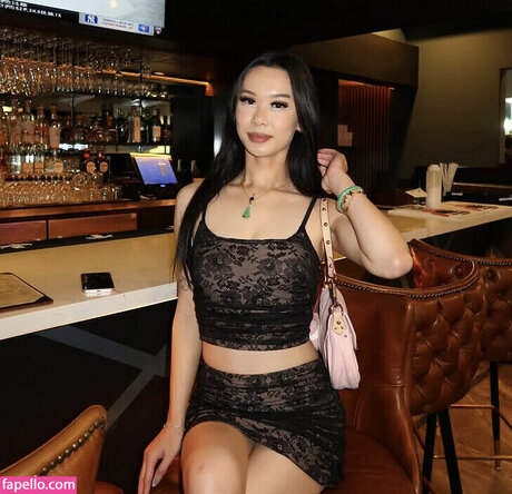 OnlyFansの普及 ホットセクシー 写真