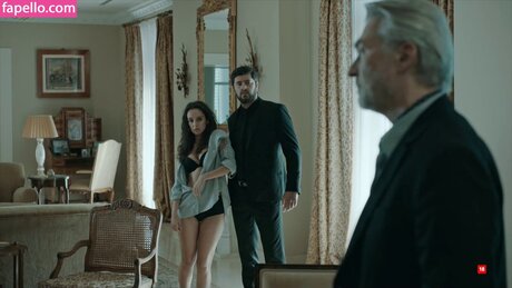 小柄なティーンオンリーファン 美しい 画像