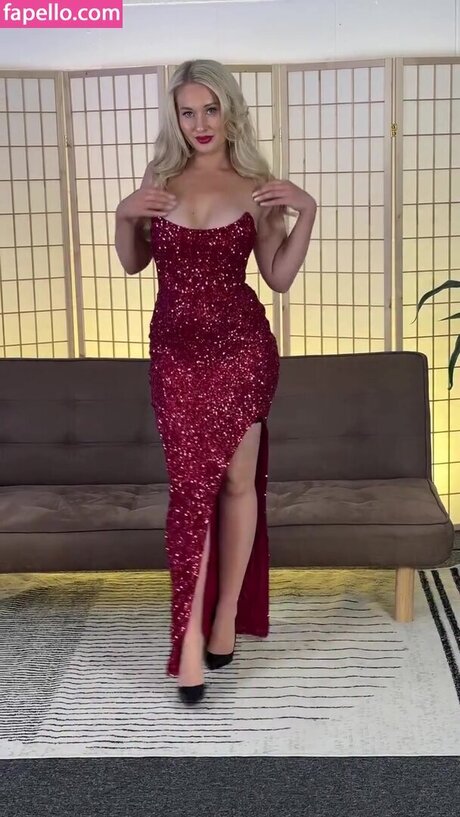 April Mae Xox 裸モデル ギャラリー