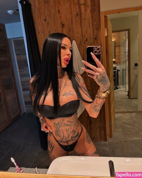 Maja Bach 美しいポルノスター 写真