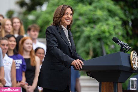 Kamala Harris 美しいモデル 写真