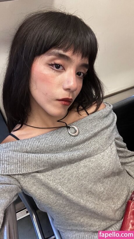 Om4ly ヌード女優 写真