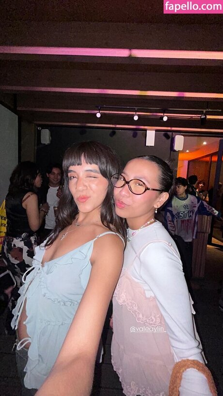 ゲイの手コキOnlyFans セクシーヌード 写真