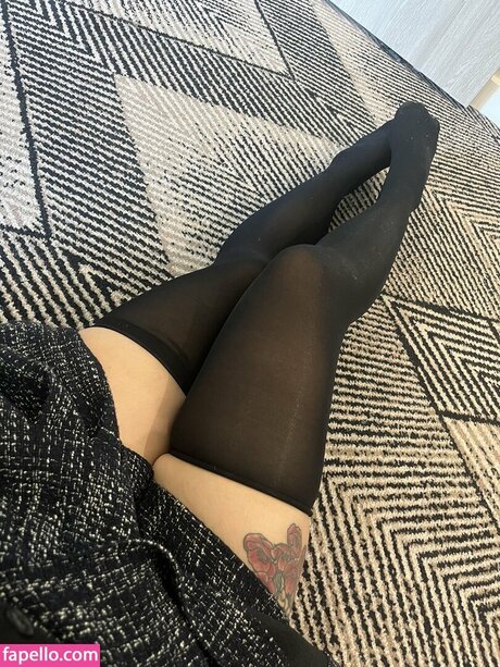 フィットネスインフルエンサーオンリーファンズ 美しいヌード 写真