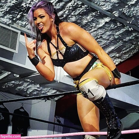 Lena Kross ポルノスター 無料 画像