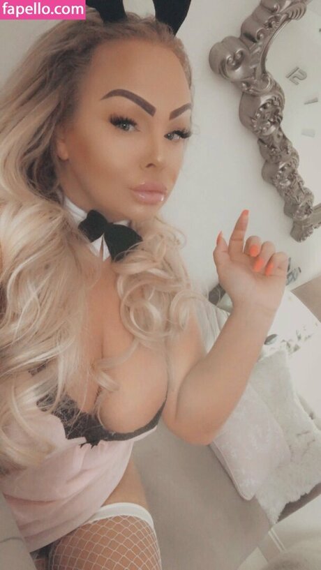 Mercedes Twitter Milf ヌード女優 画像