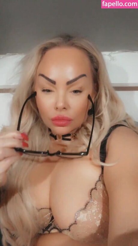 Mercedes Twitter Milf ホットなスター 写真