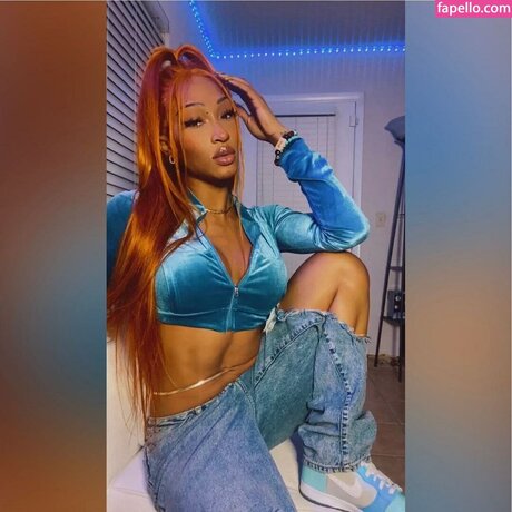 Mara Sade ヌードモデル 写真