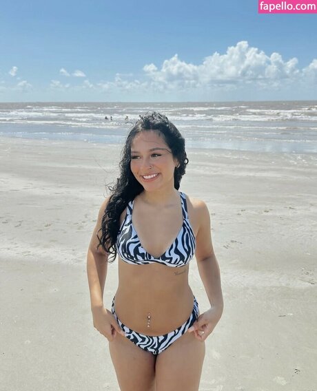 Aracelyanahiii 裸モデル 写真